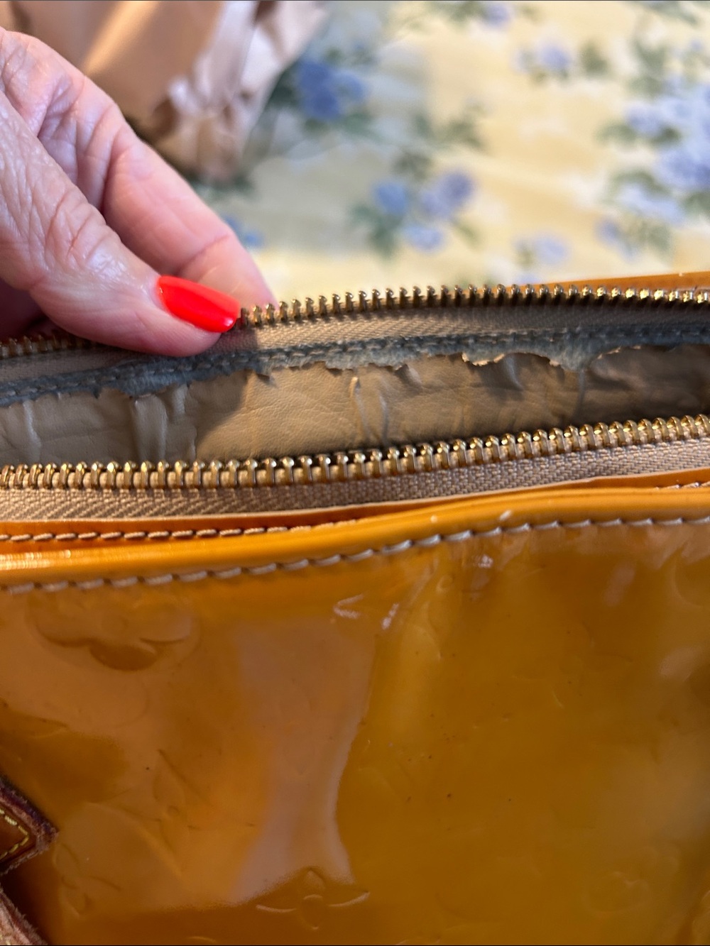 Louis Vuitton Amber Vernis Patent Tote with Matching Wallet - Picture 7 of 16